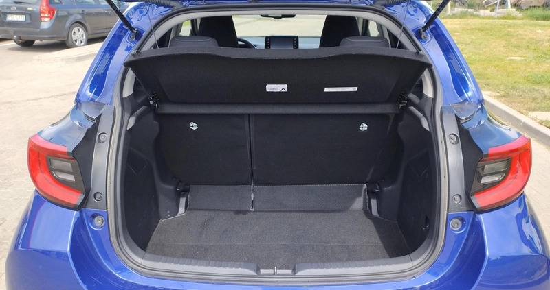 Toyota Yaris cena 85900 przebieg: 75000, rok produkcji 2021 z Piwniczna-Zdrój małe 172